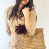 Borsa spiaggia in rafia con fiore rosso e perline