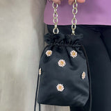 Borsa nera con fiori strass