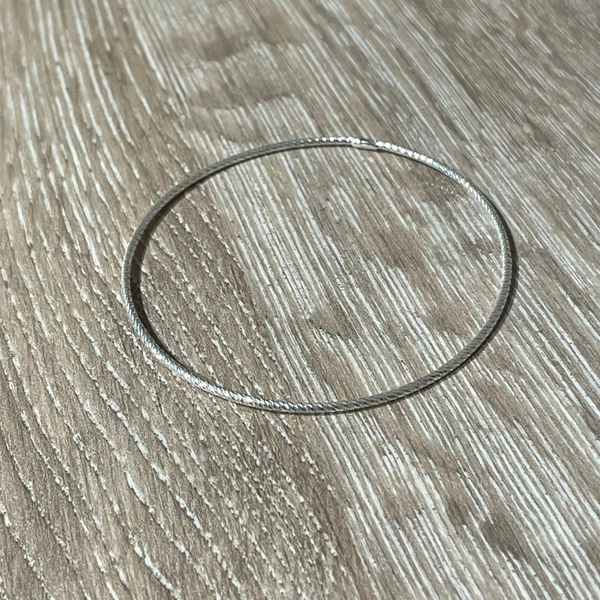 Bracciale in filo d'argento rigido