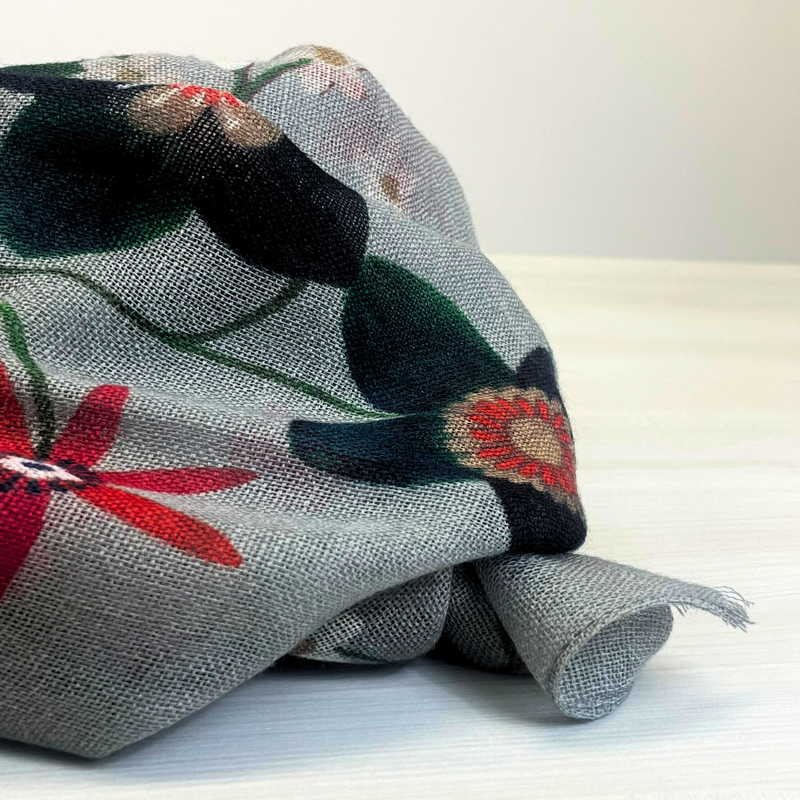 Foulard in lana con fiori