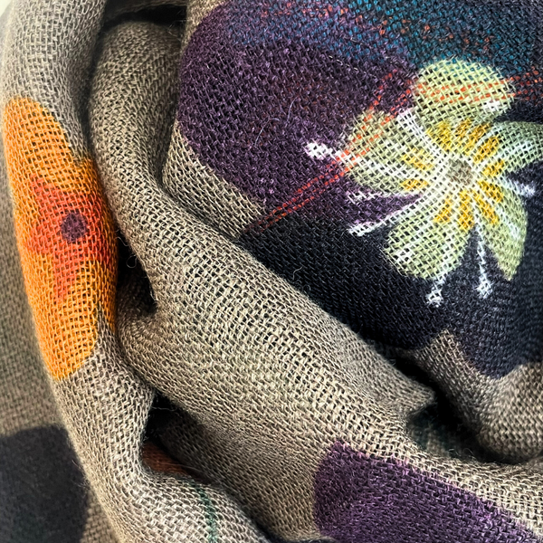 Foulard in lana con fiori